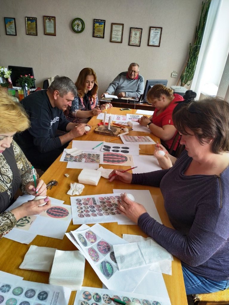 23 квітня директор Будинку культури с. Веприк Олена Жовнір провела майстер-клас з розпису писанок для працівників культури району. 