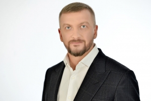 Як внутрішньо  переміщені особи можуть отримати доступ до безкоштовних медичних послуг? Консультує Міністр юстиції України Павло Петренко
