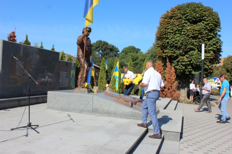 Відбувся міськрайонний мітінг-реквієм по вшануванню загиблих героїв України.