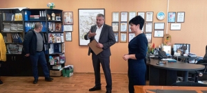 Віктор Веремейчик привітав жіночий колектив Томашівської сільської ради зі святом весни.