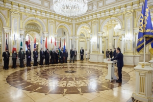 Україна зацікавлена у розвитку діалогу та партнерства з державами, які поділяють демократичні цінності &ndash; Президент під час вручення вірчих грамот новопризначеними послами