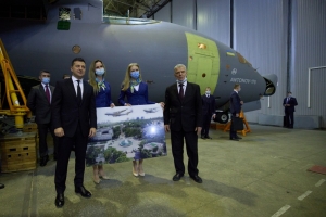 &laquo;Вперше за роки незалежності держава замовляє у &laquo;Антонова&raquo; три нові українські літаки Ан-178, які отримає армія &ndash; Володимир Зеленський&raquo;.