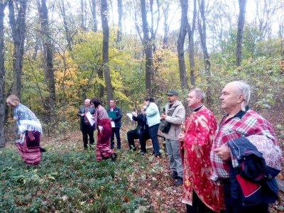 12 жовтня, на козацькій могилі в с. Волиця зібралися сьогоднішні козаки, учасники АТО, місцева влада, педагоги, школярі, та жителі с. Волиця.