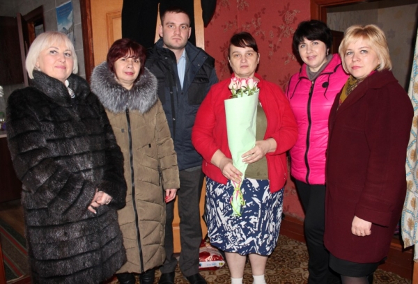 Маму загиблого героя привітали з днем народження